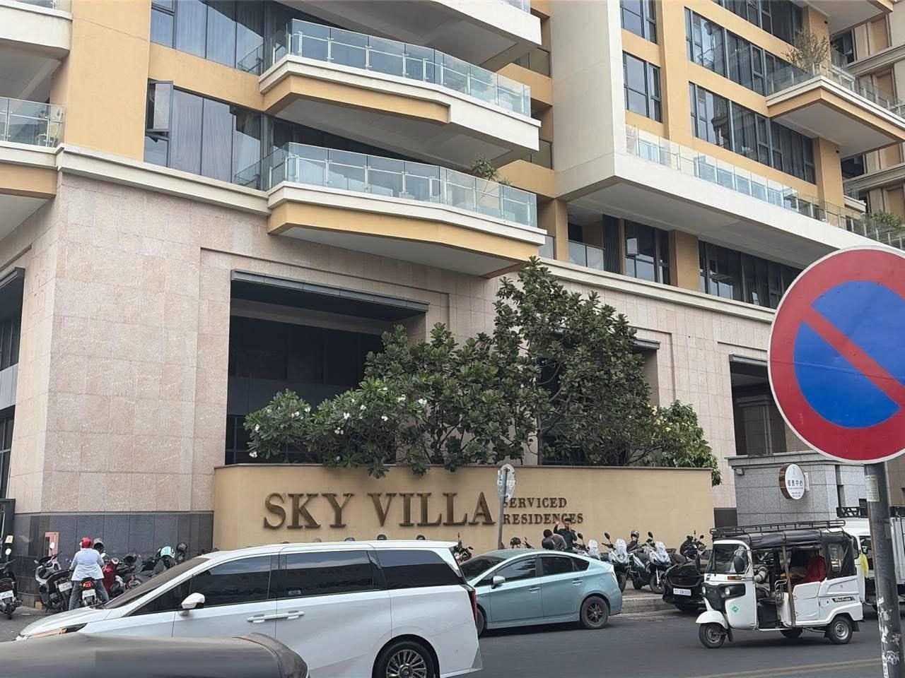 昨日金边警方突击排查Sky Villa公寓 没发现网络诈骗犯罪活动，但抓获3名涉嫌销毁证据的中籍嫌犯