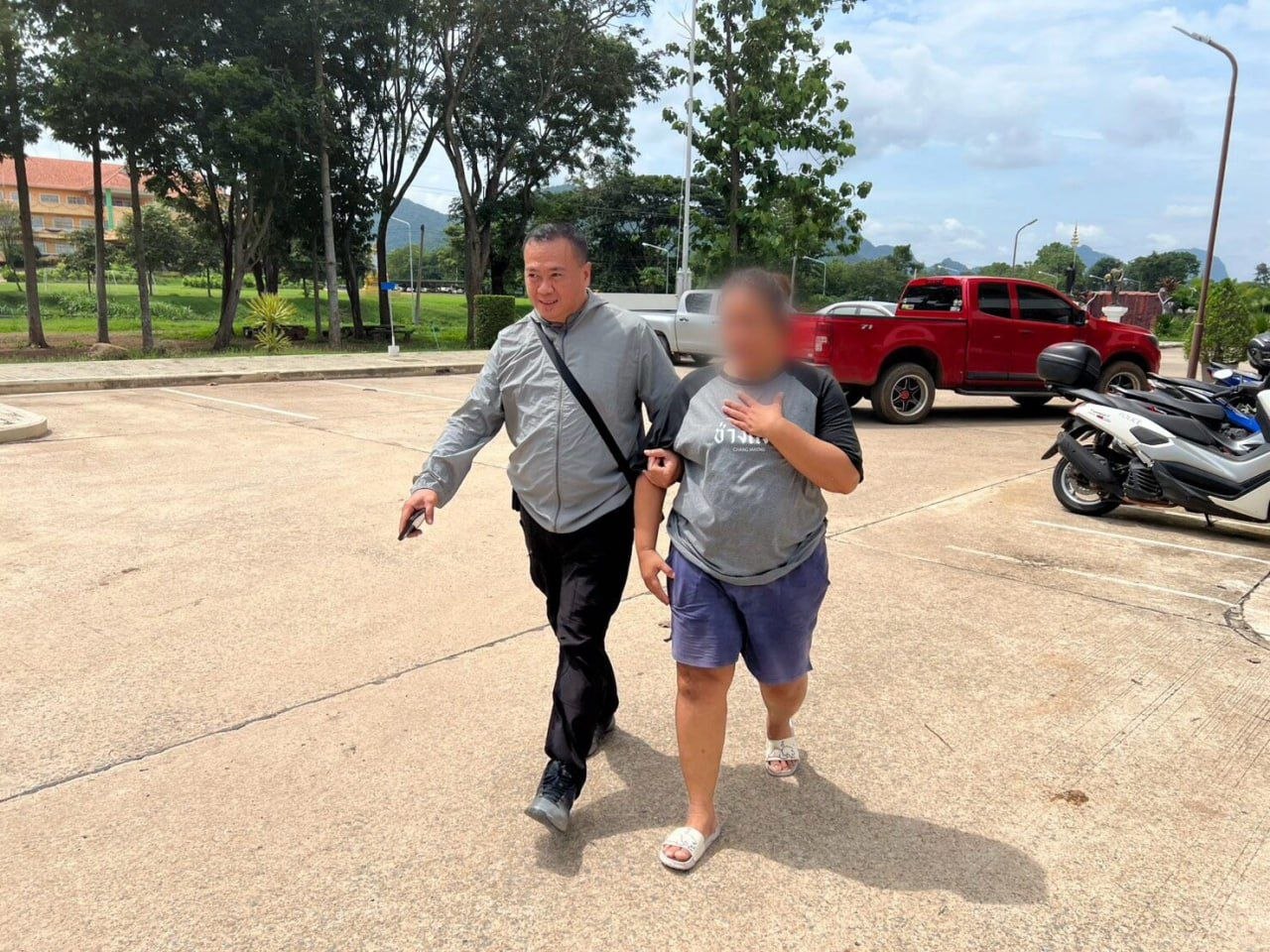 泰国新闻 月薪1万泰铢加密货币，两个泰国大妈帮中国老板装“SIM卡盒”，骗走1.2亿‼️