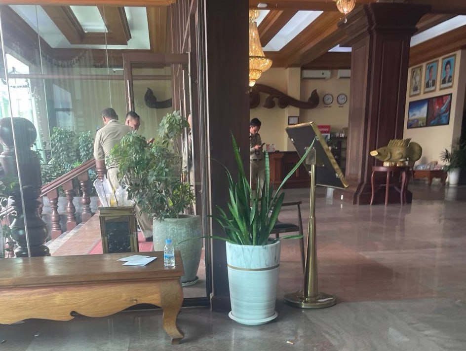 金边迪威酒店 突袭检查护照 没有护照的小心点