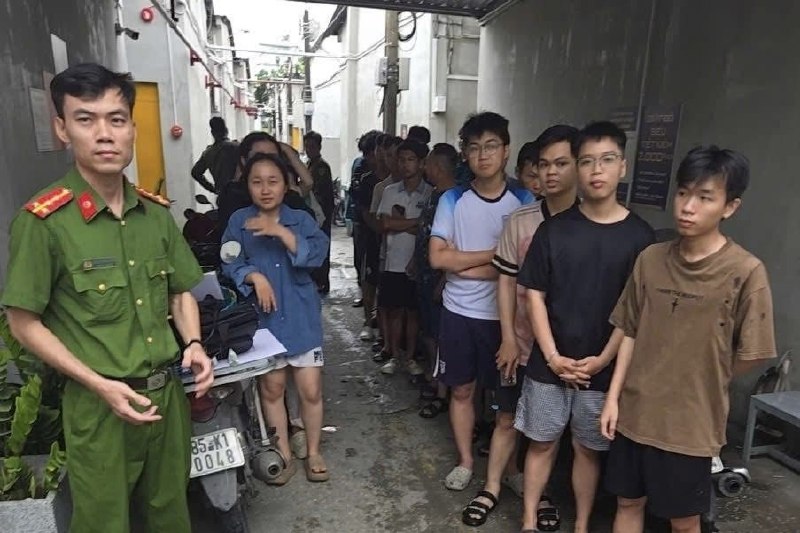 越南新闻 突击检查胡志明市人口最多街道出租房区，发现2人毒品检测呈阳性